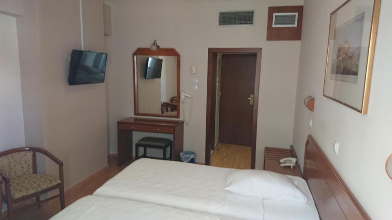 Economy 2* Atena